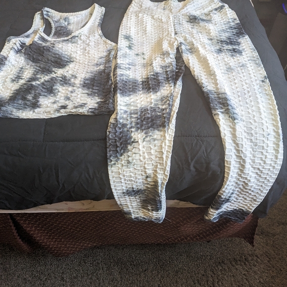 Brand NEW 3 piece athletic &/or casual roam set! - Picture 3 of 5